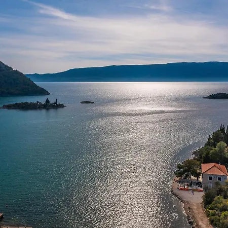 Дом отдыха Adriatic Sunrise - House Блаце