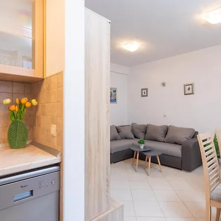 Adriatic Sunrise - House بيت للعطل *