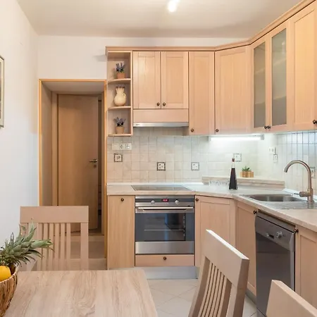 Adriatic Sunrise - House Блаце