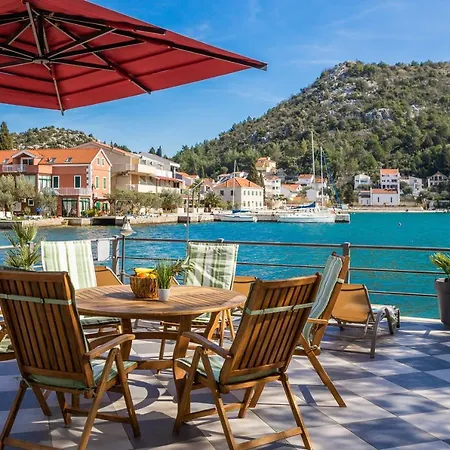 Adriatic Sunrise - Beach House Holiday home Blace