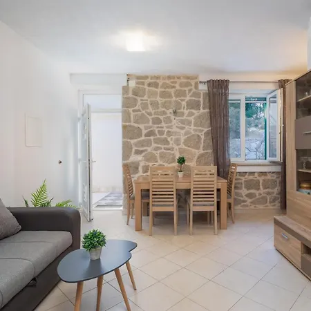 Adriatic Sunrise - House 펜션 블라체