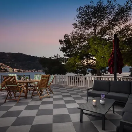 Adriatic Sunrise - House Nyaraló Blace